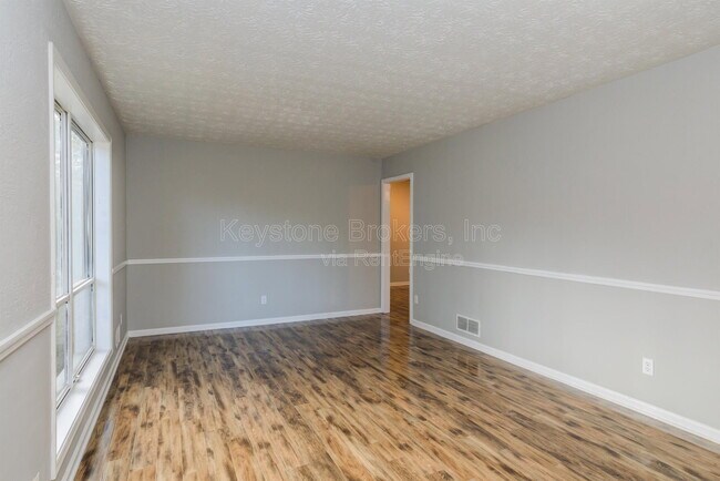 Foto del edificio - 2700 Creekview Point NW