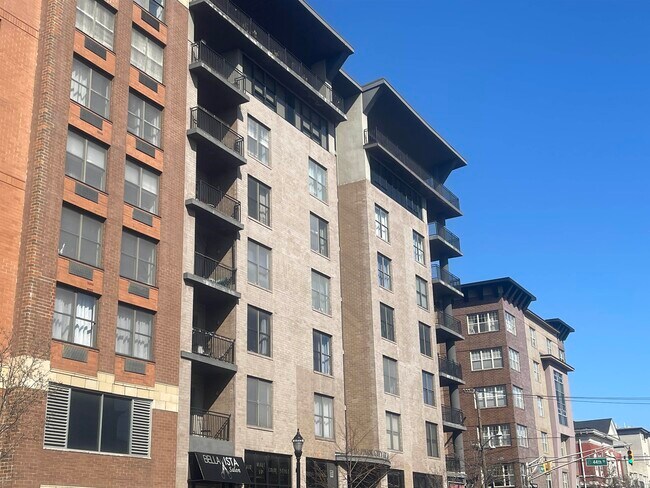 Building Photo - 4315 Park Ave