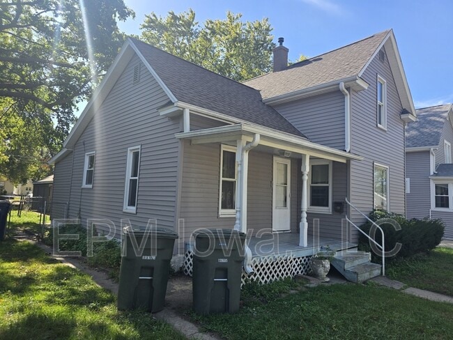 Building Photo - 709 Kern St