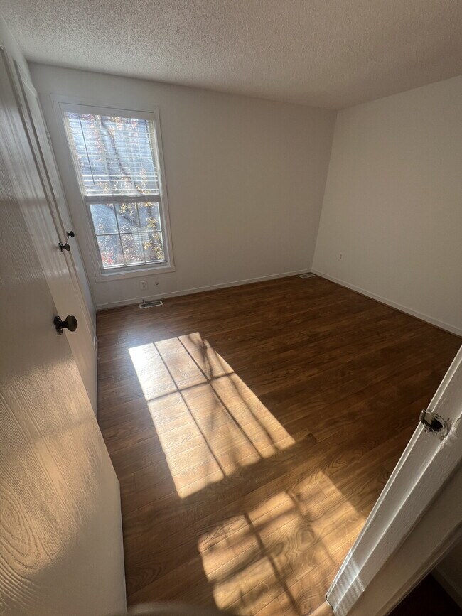 Foto del edificio - Charming 3-Level Townhome in Prime North Stafford Location