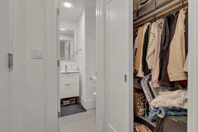 Foto del edificio - 1082 Commonwealth Ave