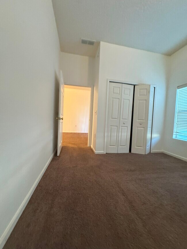 Foto del edificio - 7920 Merrill Rd