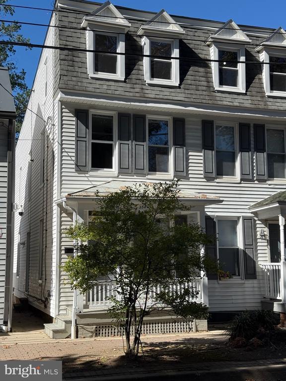 Foto principal - 234 E Main St