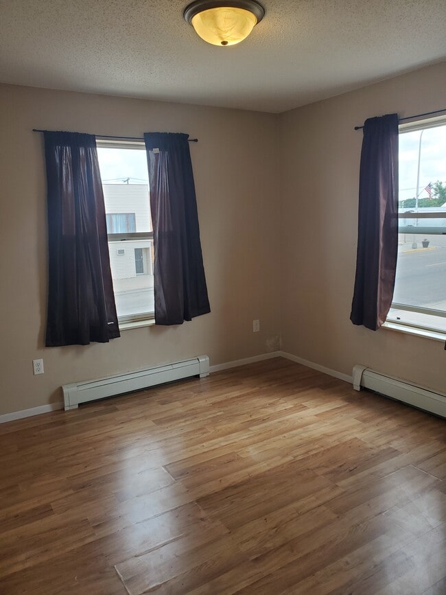bedroom 2 - 110 Main Ave S