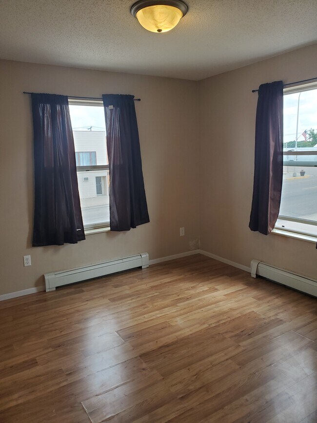 dormitorio 2 - 110 Main Ave S