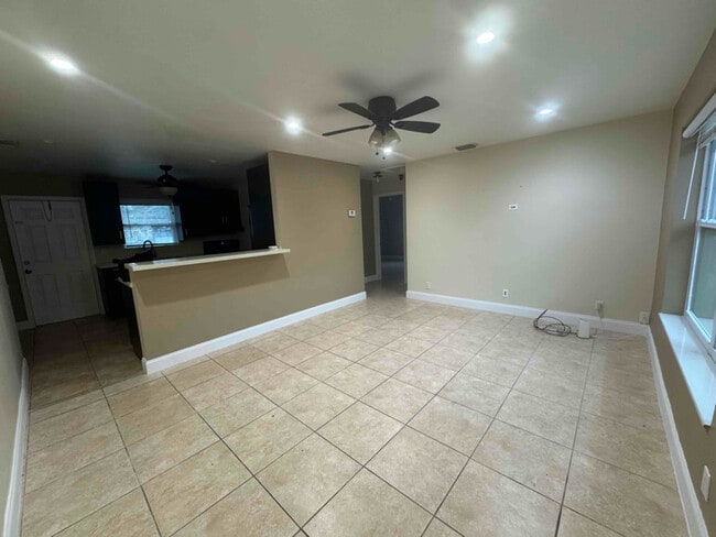 Photo - 401 SW 10th Terrace House