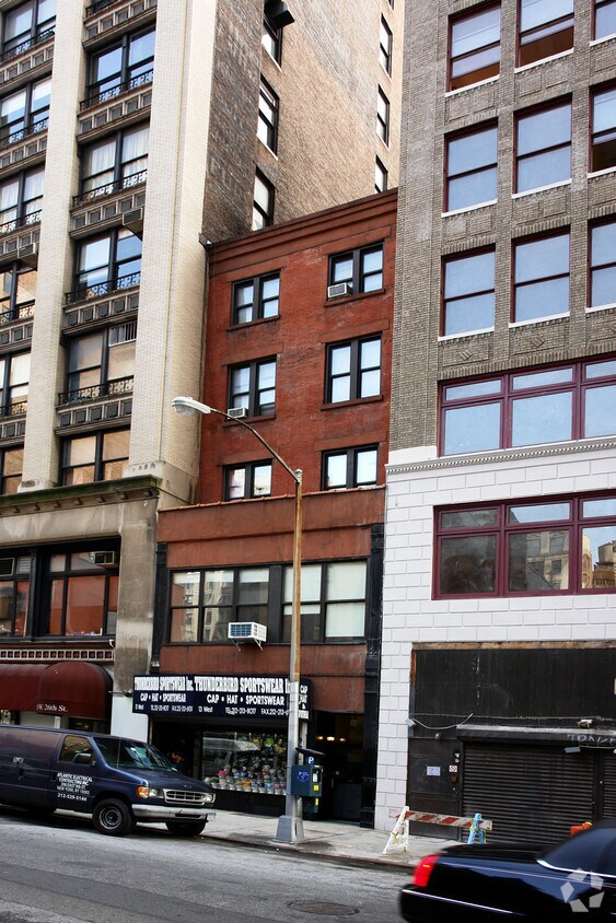 Building Photo - 11-13 W 26th St
