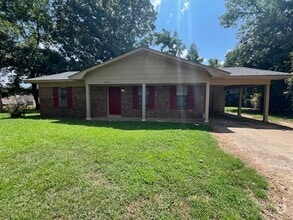 Building Photo - 5009 Fleetwood Dr