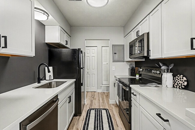 Photo - 11724 Arbor St Apartment