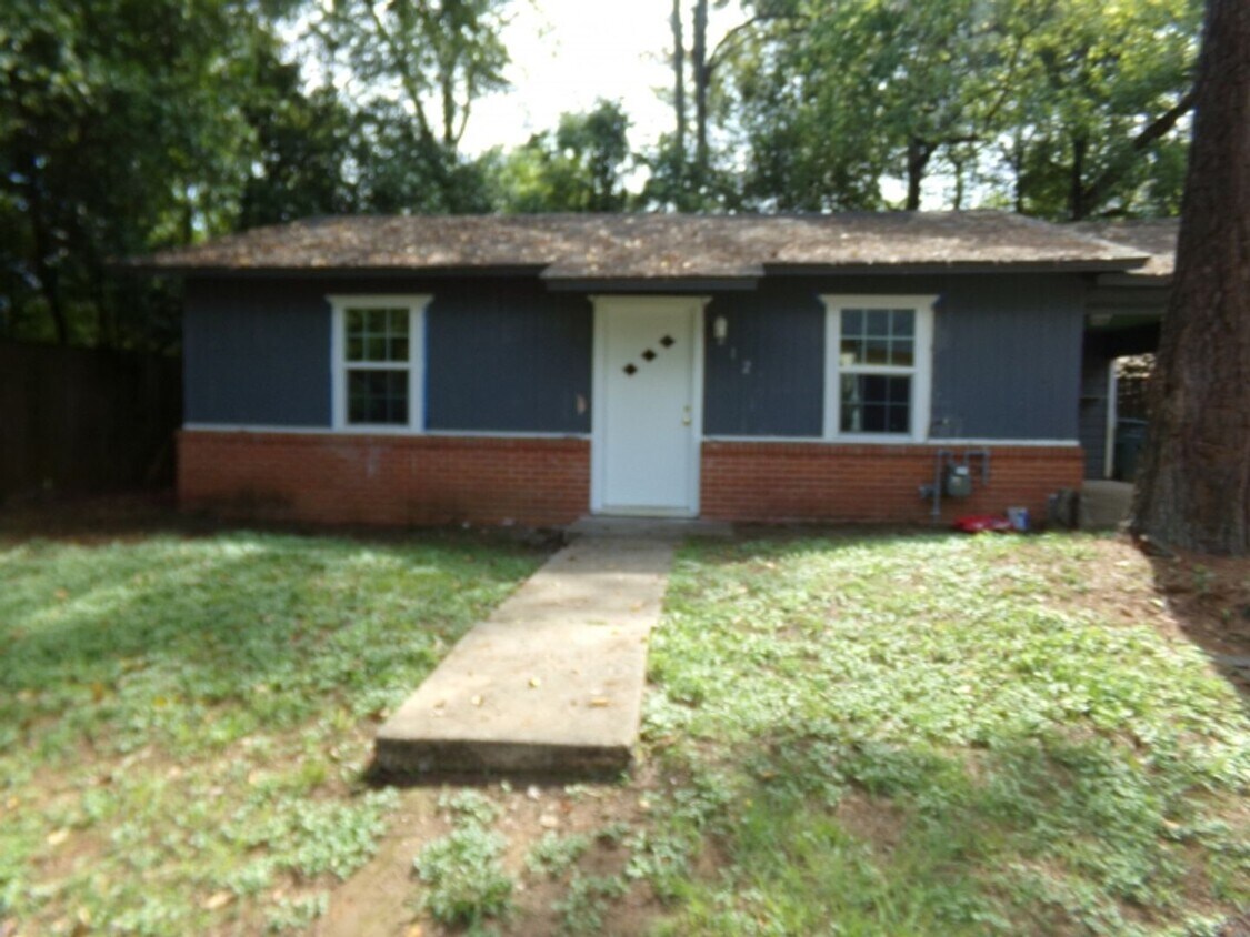 Foto principal - 2 bedroom home available mid-September