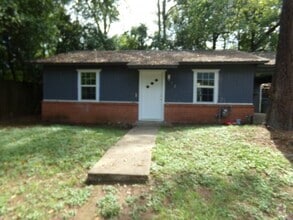 Building Photo - 812 Swift St