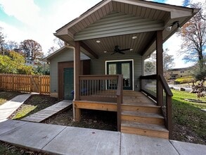 Building Photo - 210 N Park Ln