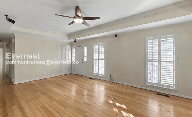 Foto del edificio - 1050 Independence Ct