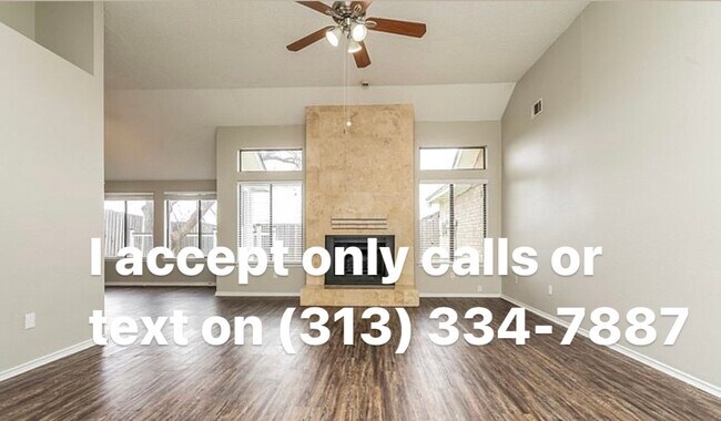 Foto del edificio - 7921 Rice Dr