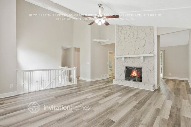 Foto del edificio - 242 Rustic Ridge Dr NE