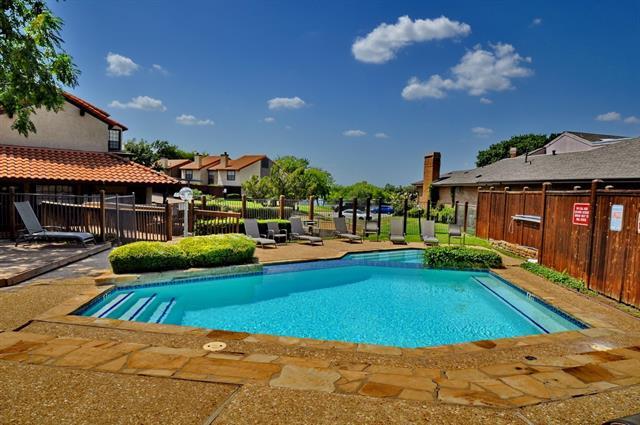 Foto del edificio - 2610 Lakehill Ln