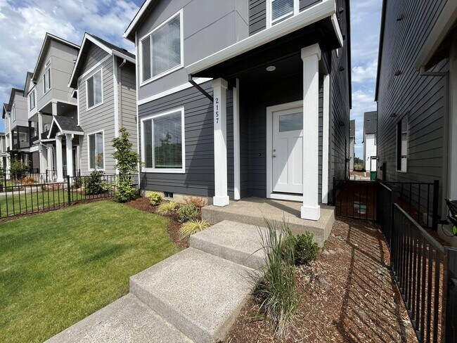 Foto del edificio - Beautiful Newer Construction 4 Bedroom Forest Grove Home with Open Layout, Quartz Kitchen & Moder...
