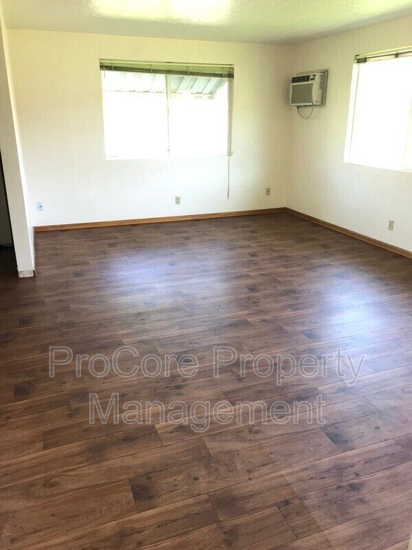 Foto del edificio - 132 N Canyon St