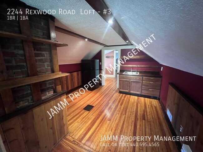 Foto del edificio - Desirable Cleveland Heights Loft Unit!