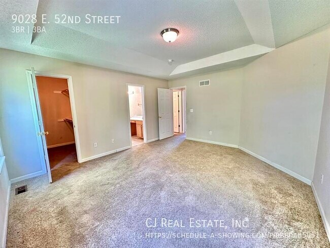 Foto del edificio - 9028 E 52nd St