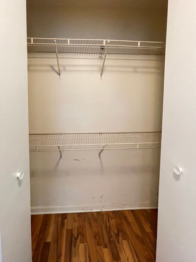 Foto del edificio - 114 E 8th St