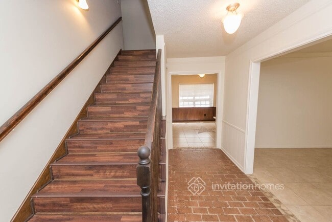 Building Photo - 3815 Highpines Dr