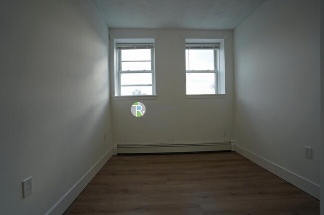 Foto del edificio - 745 E 7th St