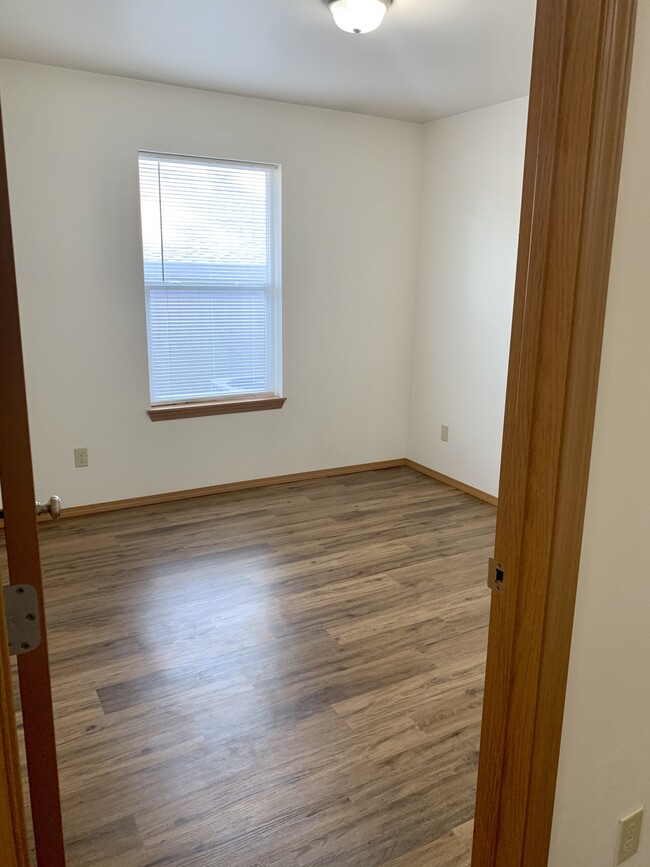 2nd bedroom - 1603 W Mead Ave