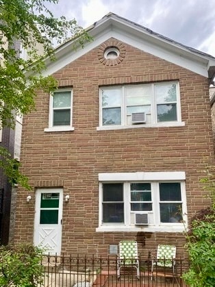 Building Photo - 910 N Paulina St