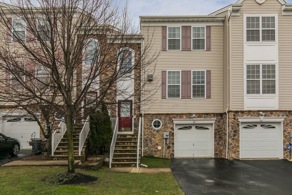 20 Russell Ct, Matawan, NJ 07747 Townhome Rentals in Matawan NJ