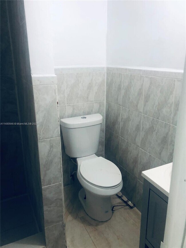 Foto del edificio - 17850 NE 6th Ct