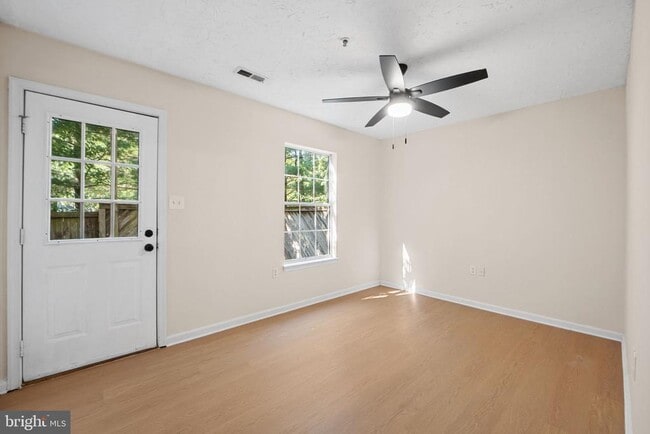 Building Photo - 1330 Hampshire Dr