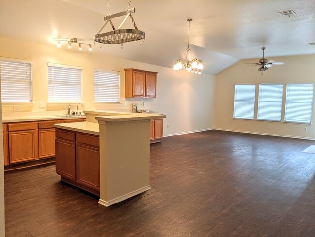 Foto del edificio - 2807 Lakefield Dr