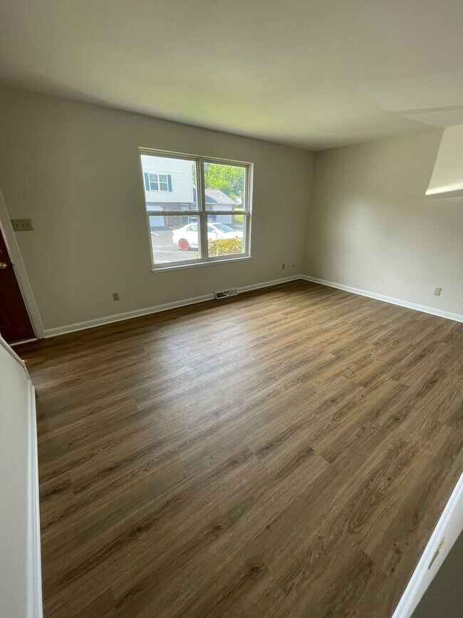 Foto del edificio - 3 Bed 1.5 Bath Updated Townhouse in Manche...