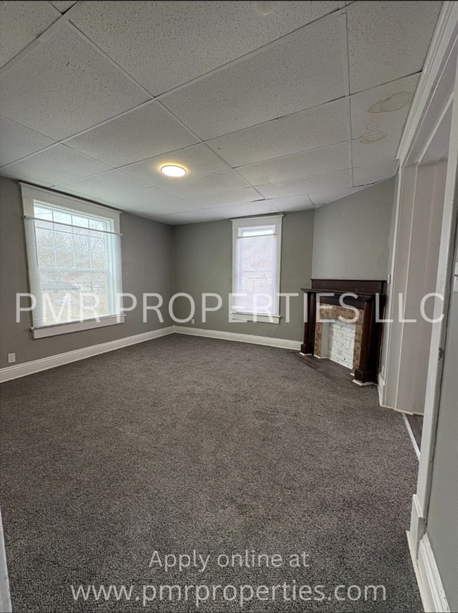 Building Photo - 3 Bedrooms / 1.5 Bathroom House