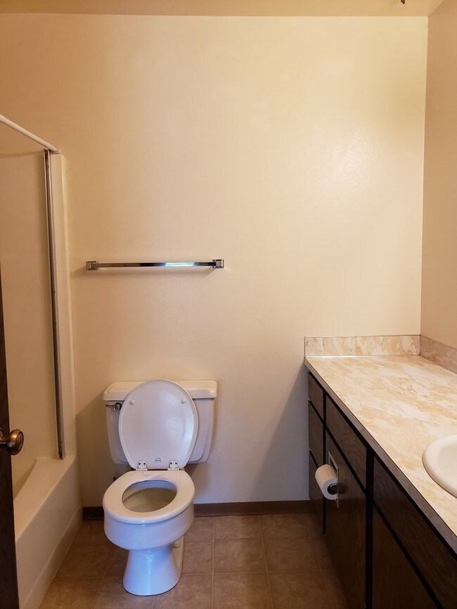 Building Photo - 1409 Vineyard Dr