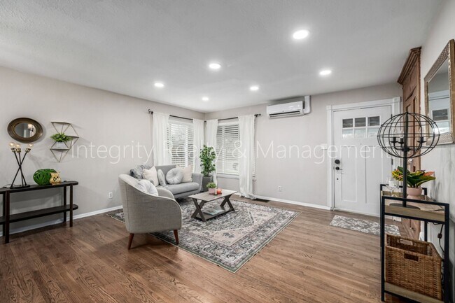 Building Photo - 3200 S Grape St