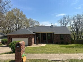 Building Photo - 2203 Stout Dr