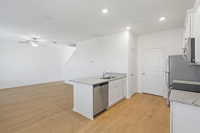 Foto del edificio - 317 Carmel Cyn Trl