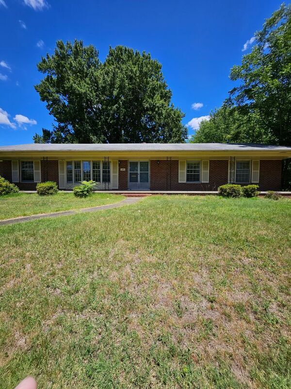 Foto principal - 1415 Augustine Ave