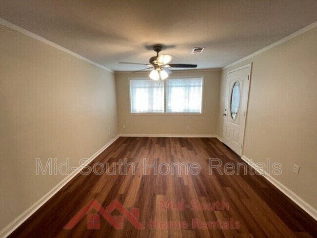 Building Photo - 858 Eyers Rd