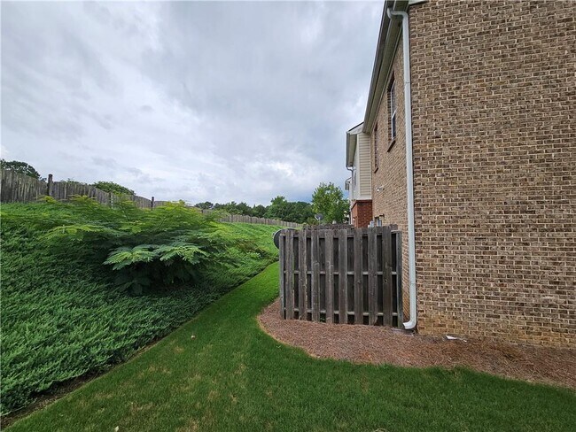 Foto del edificio - 2160 Hawks Bluff Trail NW