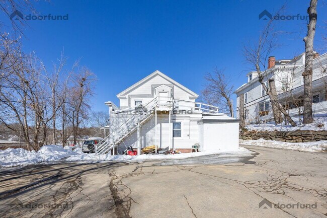 Building Photo - 11 Main St