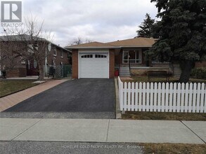 Building Photo - 135 Petworth Crescent