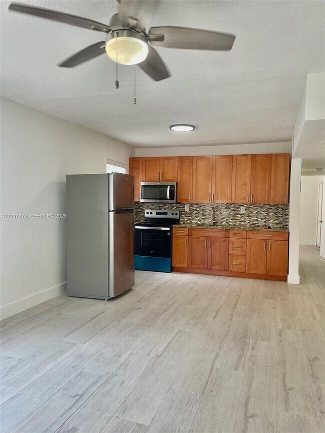 Foto del edificio - 221 SW 9th Ave