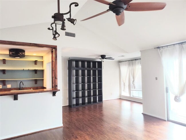 Building Photo - 500 Tiki Dr
