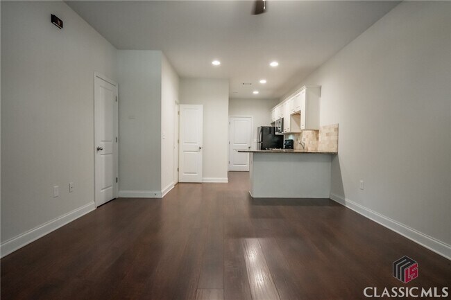 Building Photo - 1131 Binghampton Cir