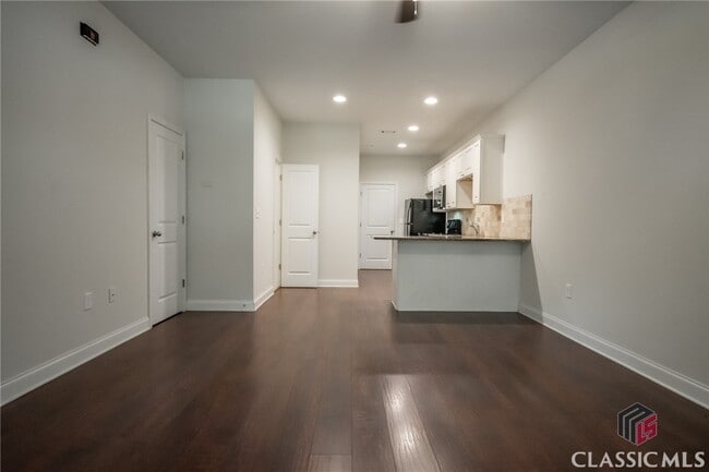 Building Photo - 1181 Binghampton Cir
