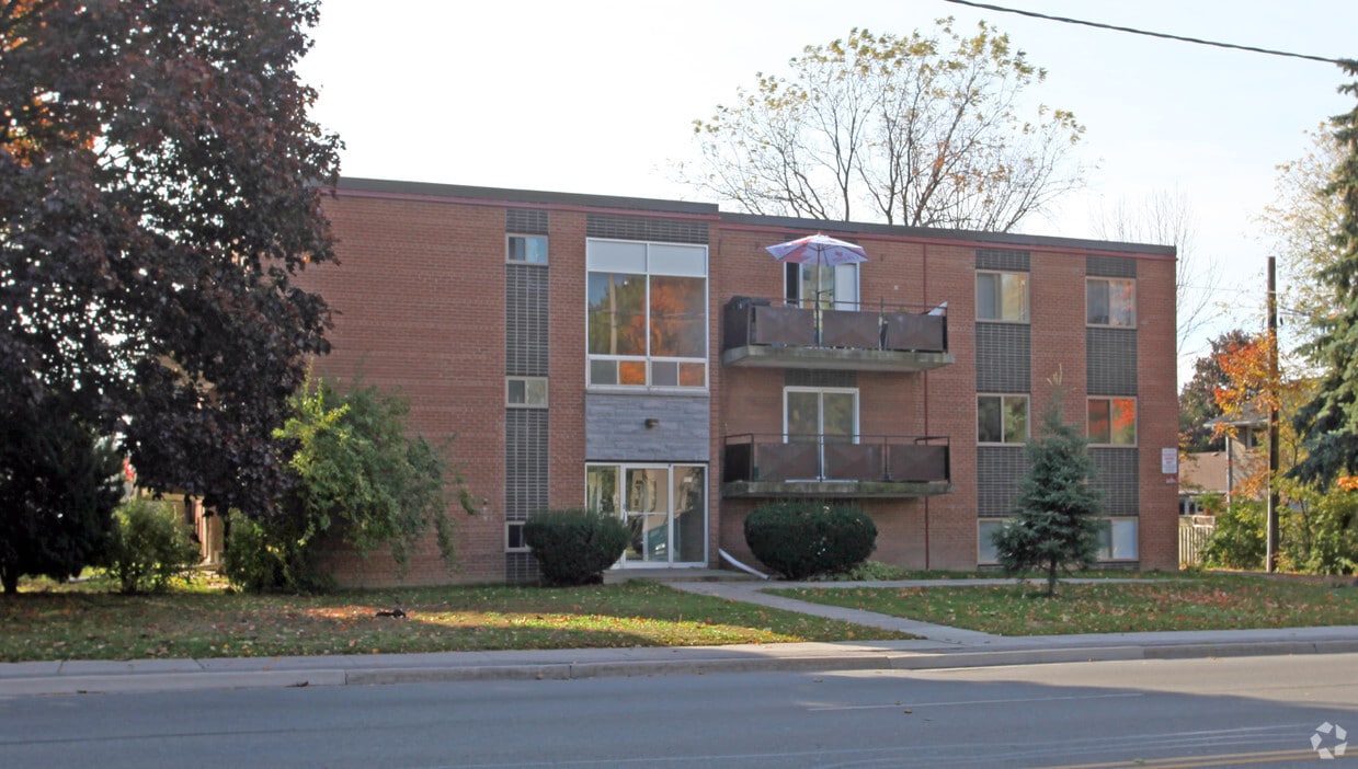 Primary Photo - 507 Dundas St E