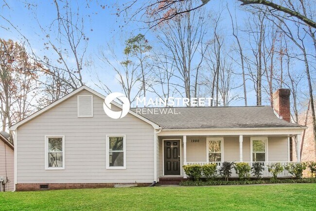 Building Photo - 3 Bedroom Pet-Friendly Home in Charlotte, NC with Main Street Renewal
